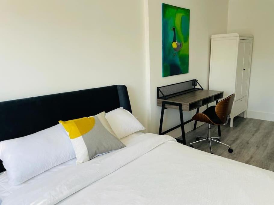 沃金Stunning Huge Openplan 2Bed Flat公寓 外观 照片