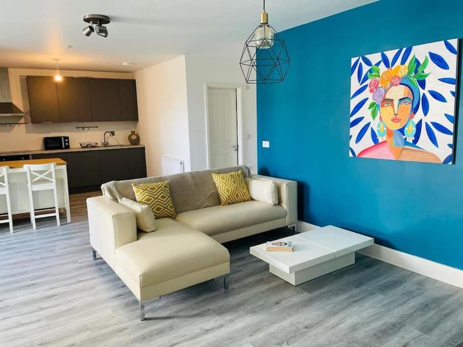沃金Stunning Huge Openplan 2Bed Flat公寓 外观 照片