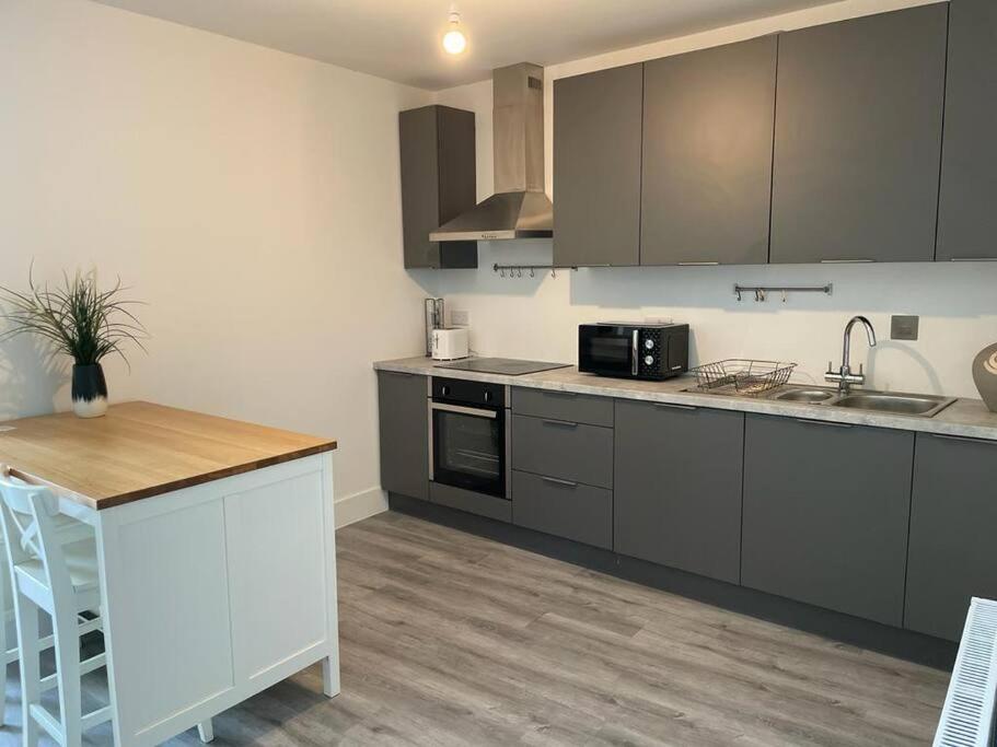 沃金Stunning Huge Openplan 2Bed Flat公寓 外观 照片