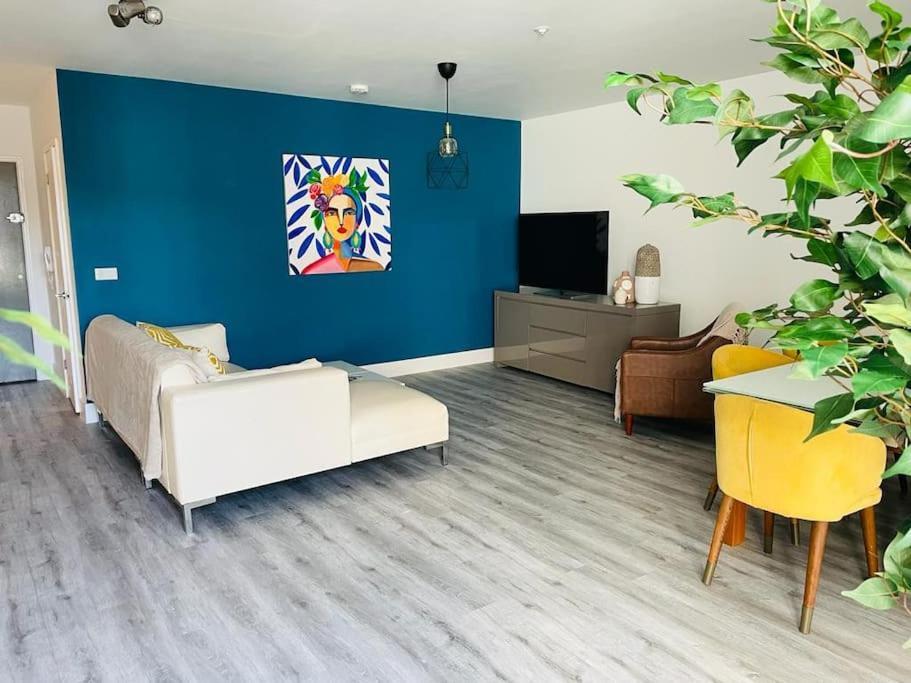 沃金Stunning Huge Openplan 2Bed Flat公寓 外观 照片