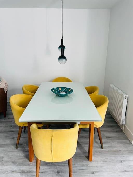 沃金Stunning Huge Openplan 2Bed Flat公寓 外观 照片