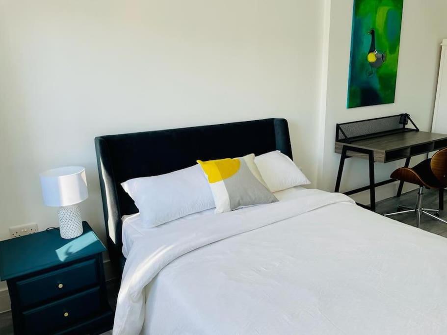 沃金Stunning Huge Openplan 2Bed Flat公寓 外观 照片