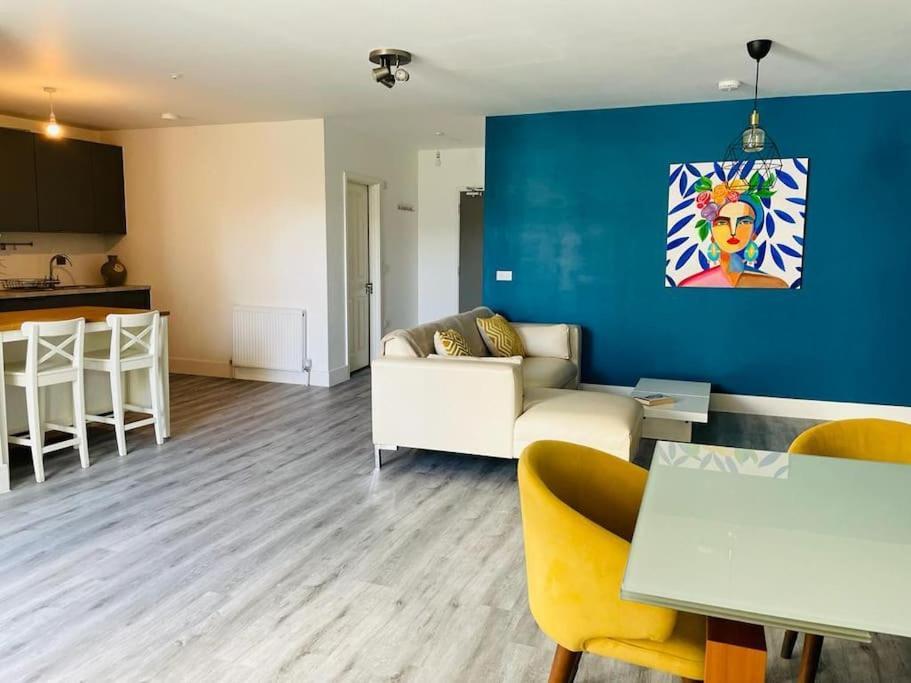 沃金Stunning Huge Openplan 2Bed Flat公寓 外观 照片