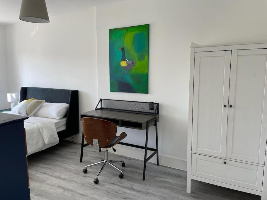 沃金Stunning Huge Openplan 2Bed Flat公寓 外观 照片
