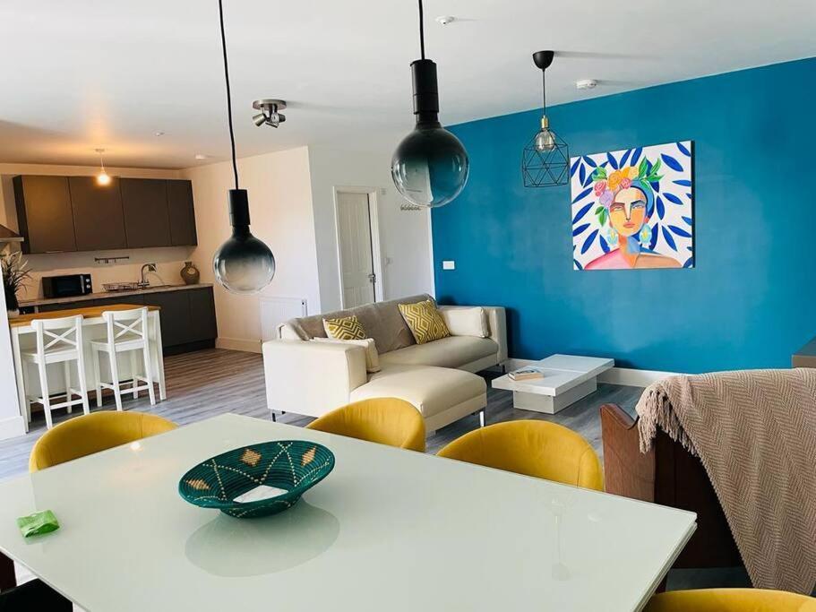 沃金Stunning Huge Openplan 2Bed Flat公寓 外观 照片