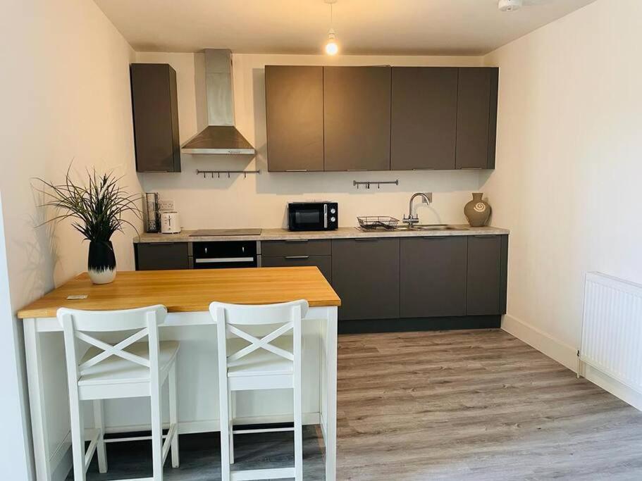 沃金Stunning Huge Openplan 2Bed Flat公寓 外观 照片